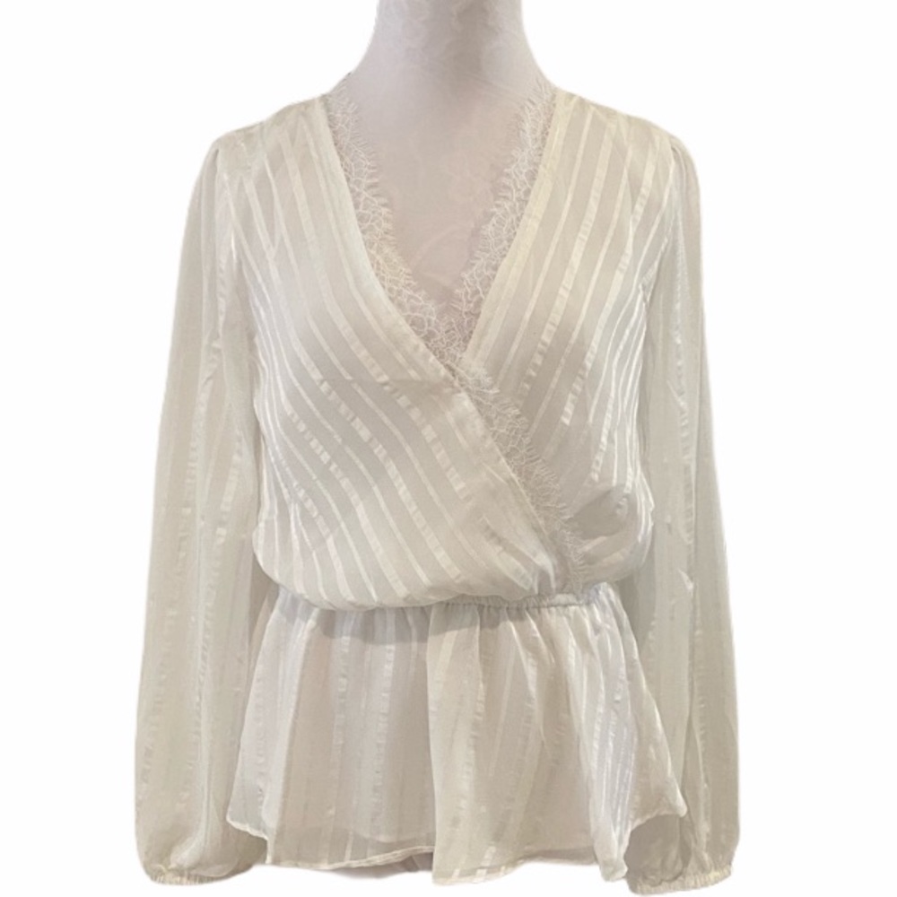 NWT DO + BE Solid V-Neck Long Sleeve Peplum Top